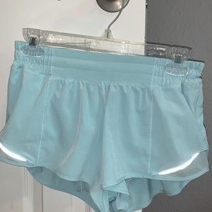 lululemon hotty hot 2.5 inch shorts